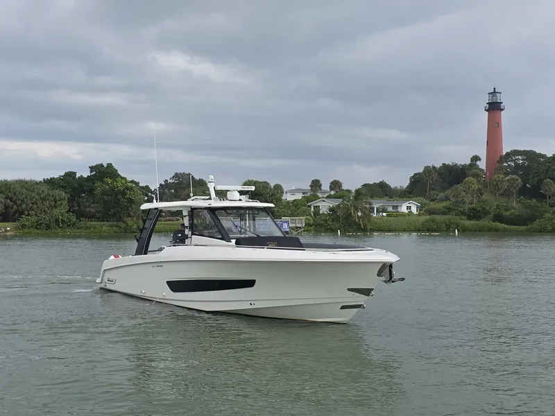 Slide: The Image of 2021 Boston Whaler 420 Outrage BFT- Profile 2021 Boston Whaler 420 Outrage BFT - 7655135