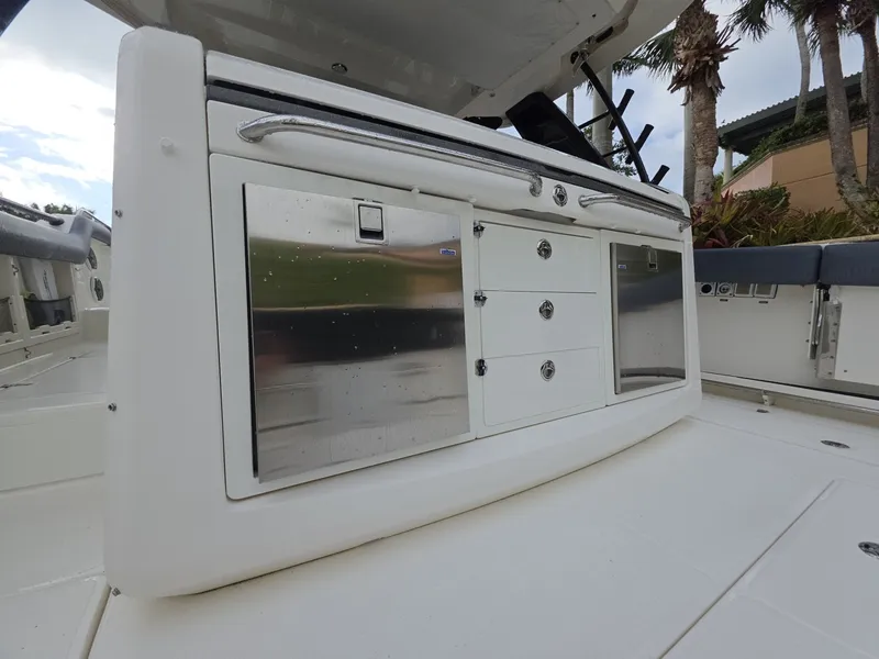 Slide: The Image of 2021 Boston Whaler 420 Outrage BFT-Profile 2021 Boston Whaler 420 Outrage BFT - 6021362