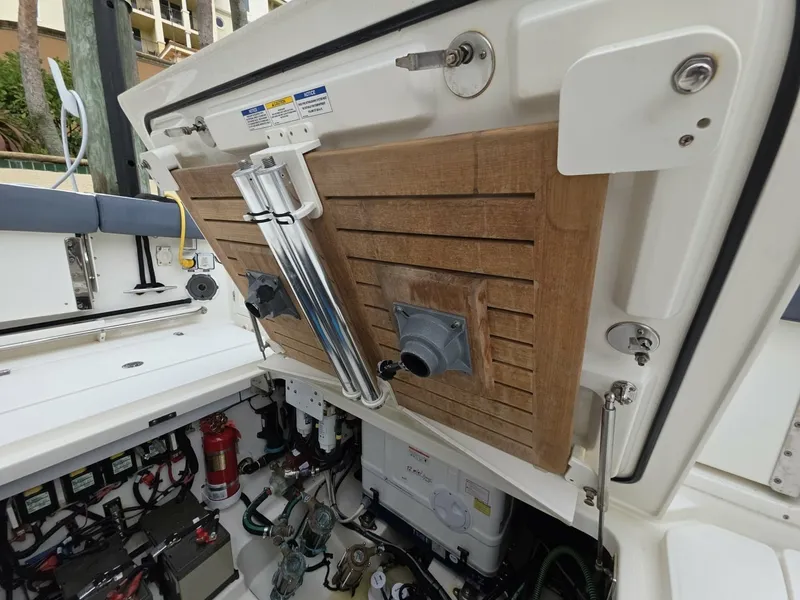Slide: The Image of 2021 Boston Whaler 420 Outrage BFT-Profile 2021 Boston Whaler 420 Outrage BFT - 7655190