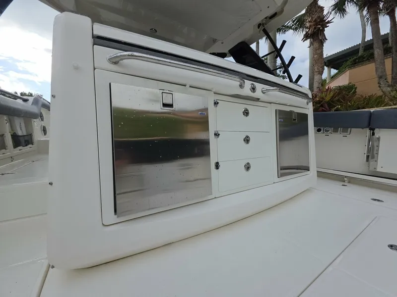 Slide: The Image of 2021 Boston Whaler 420 Outrage BFT-Profile 2021 Boston Whaler 420 Outrage BFT - 7655147