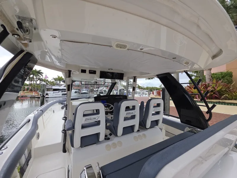 Slide: The Image of 2021 Boston Whaler 420 Outrage BFT-Profile 2021 Boston Whaler 420 Outrage BFT - 7655176