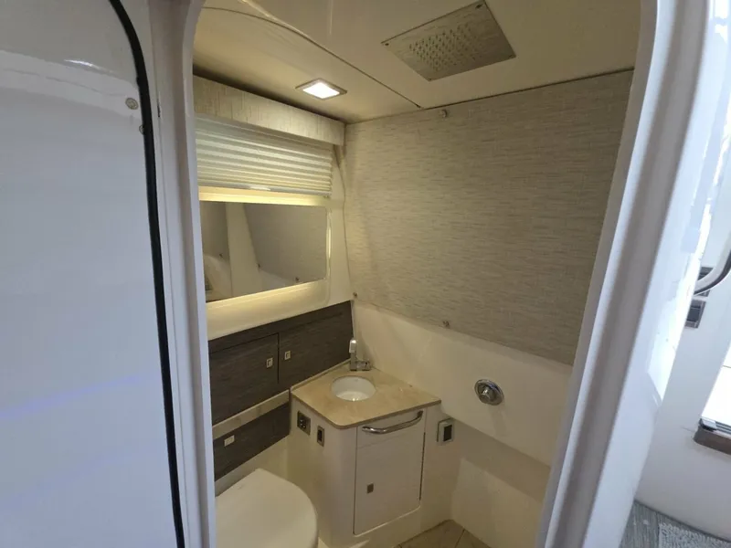 Slide: The Image of 2021 Boston Whaler 420 Outrage BFT-Profile 2021 Boston Whaler 420 Outrage BFT - 7655192