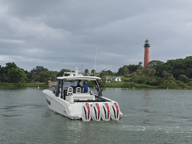 Slide: The Image of 2021 Boston Whaler 420 Outrage BFT- Profile 2021 Boston Whaler 420 Outrage BFT - 7655128