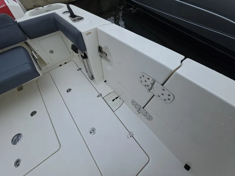 Slide: The Image of 2021 Boston Whaler 420 Outrage BFT-Profile 2021 Boston Whaler 420 Outrage BFT - 6021383