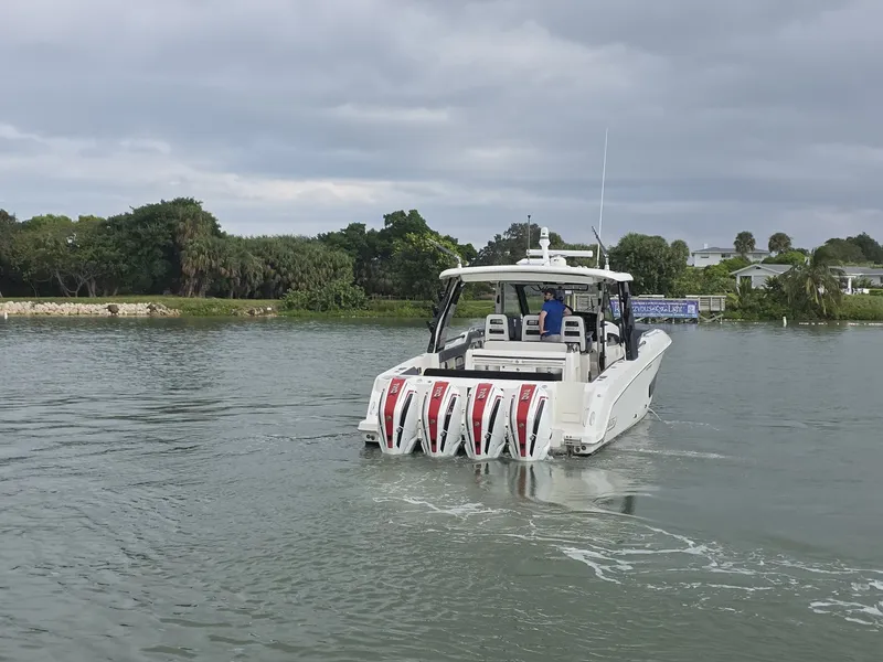 Slide: The Image of 2021 Boston Whaler 420 Outrage BFT- Profile 2021 Boston Whaler 420 Outrage BFT - 7655130