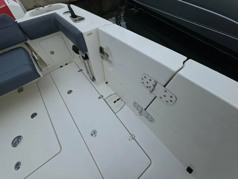 Slide: The Image of 2021 Boston Whaler 420 Outrage BFT-Profile 2021 Boston Whaler 420 Outrage BFT - 7655167