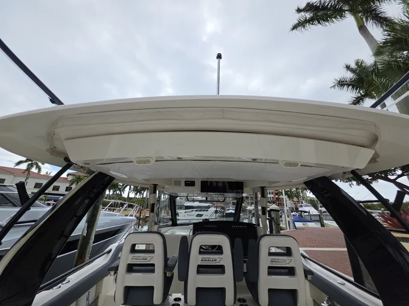 Slide: The Image of 2021 Boston Whaler 420 Outrage BFT-Profile 2021 Boston Whaler 420 Outrage BFT - 7655213