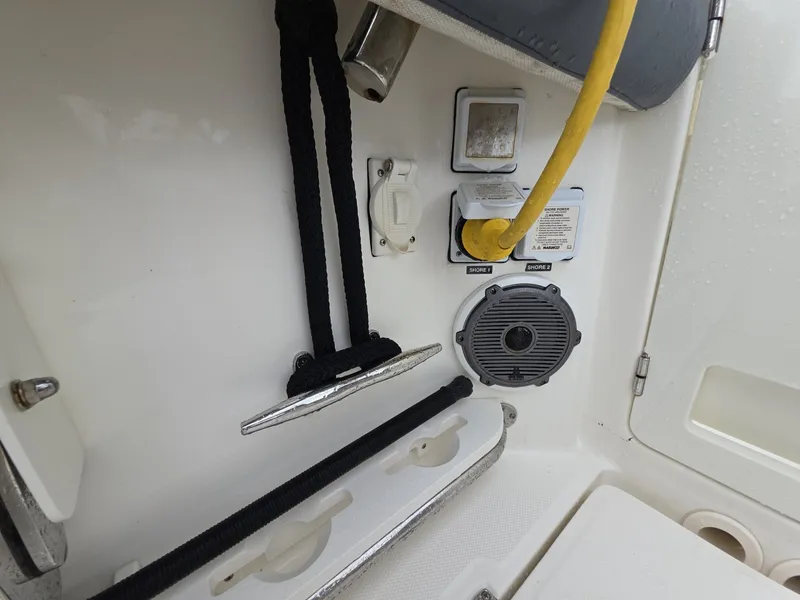 Slide: The Image of 2021 Boston Whaler 420 Outrage BFT-Profile 2021 Boston Whaler 420 Outrage BFT - 6021386