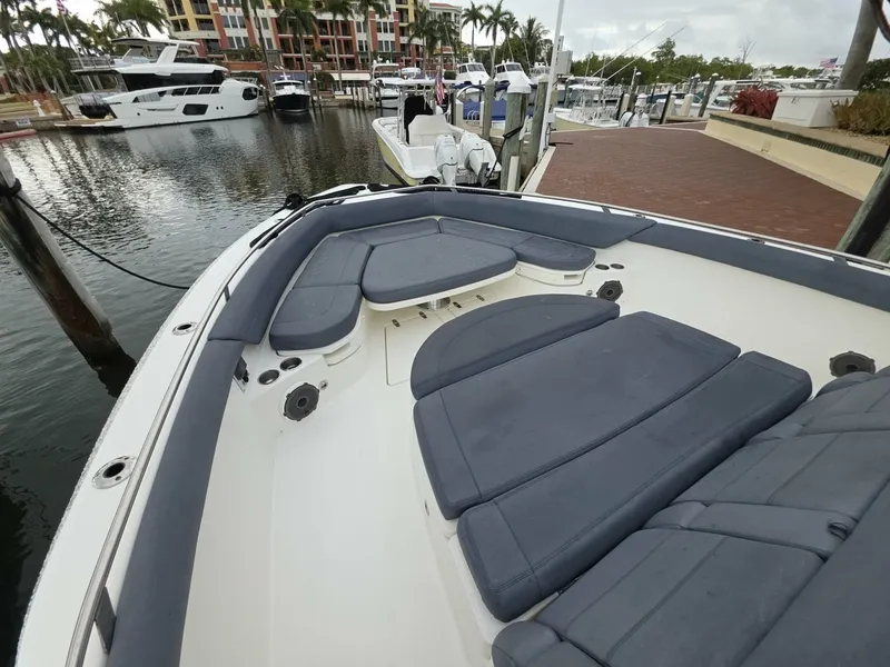 Slide: The Image of 2021 Boston Whaler 420 Outrage BFT-Profile 2021 Boston Whaler 420 Outrage BFT - 7655163