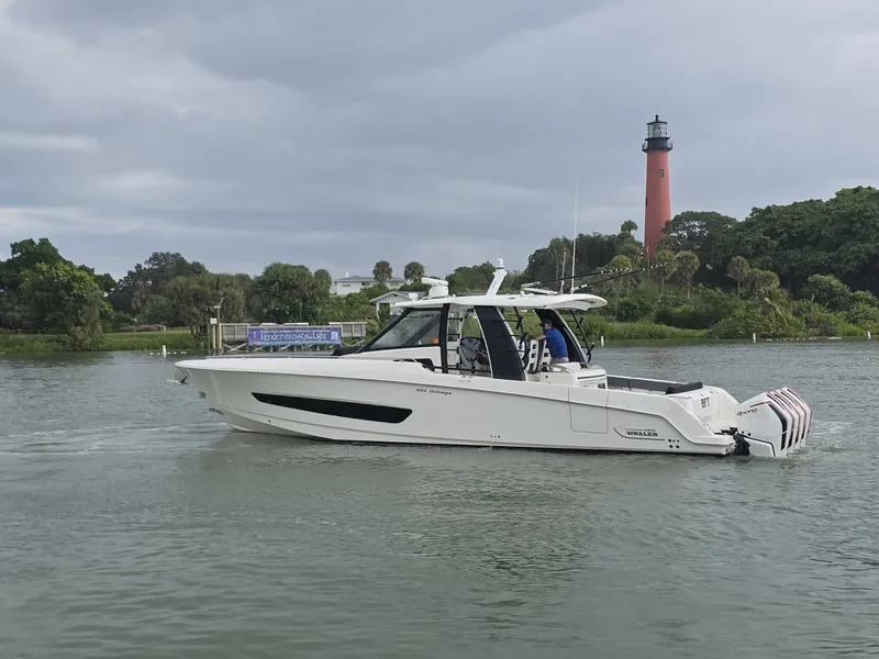 Slide: The Image of 2021 Boston Whaler 420 Outrage BFT- Profile 2021 Boston Whaler 420 Outrage BFT - 6017780