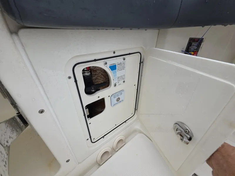 Slide: The Image of 2021 Boston Whaler 420 Outrage BFT-Profile 2021 Boston Whaler 420 Outrage BFT - 6021388
