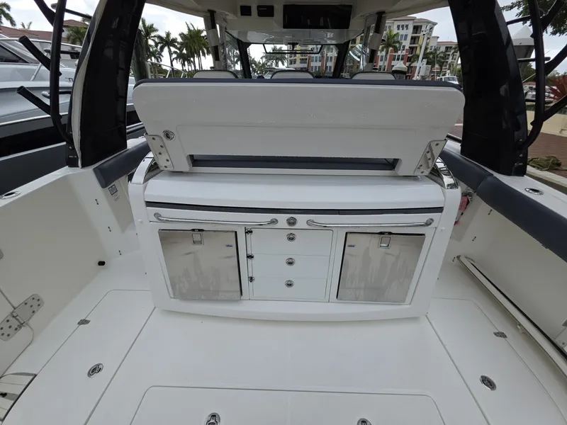Slide: The Image of 2021 Boston Whaler 420 Outrage BFT-Profile 2021 Boston Whaler 420 Outrage BFT - 6021393