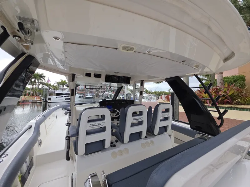 Slide: The Image of 2021 Boston Whaler 420 Outrage BFT-Profile 2021 Boston Whaler 420 Outrage BFT - 6021394