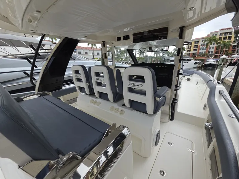 Slide: The Image of 2021 Boston Whaler 420 Outrage BFT-Profile 2021 Boston Whaler 420 Outrage BFT - 6021396