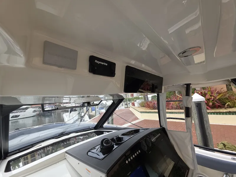 Slide: The Image of 2021 Boston Whaler 420 Outrage BFT-Profile 2021 Boston Whaler 420 Outrage BFT - 6021398