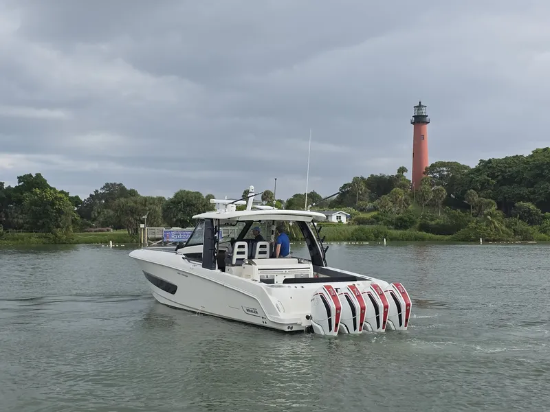 Slide: The Image of 2021 Boston Whaler 420 Outrage BFT- Profile 2021 Boston Whaler 420 Outrage BFT - 6017781