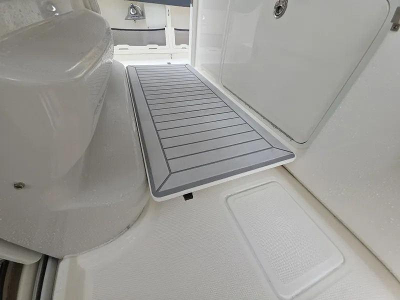 Slide: The Image of 2021 Boston Whaler 420 Outrage BFT-Profile 2021 Boston Whaler 420 Outrage BFT - 6021400