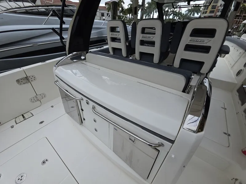 Slide: The Image of 2021 Boston Whaler 420 Outrage BFT-Profile 2021 Boston Whaler 420 Outrage BFT - 6021402