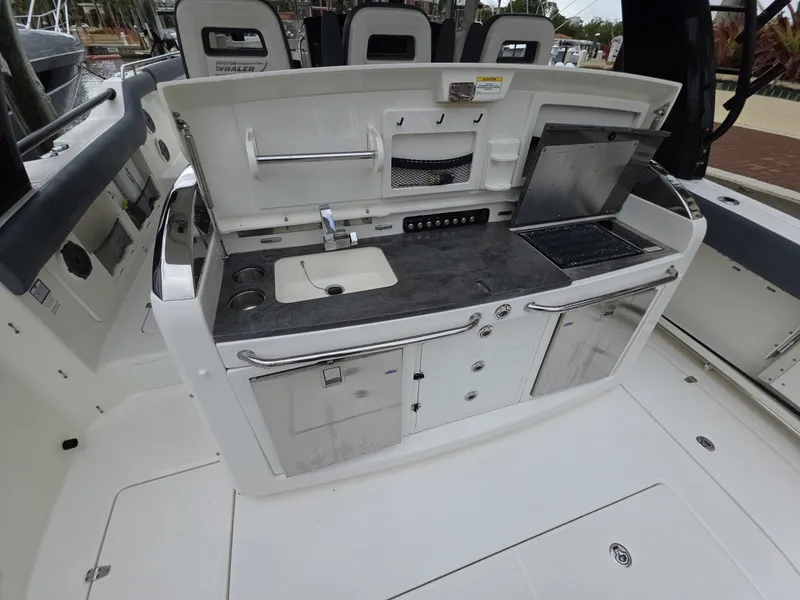Slide: The Image of 2021 Boston Whaler 420 Outrage BFT-Profile 2021 Boston Whaler 420 Outrage BFT - 6021404