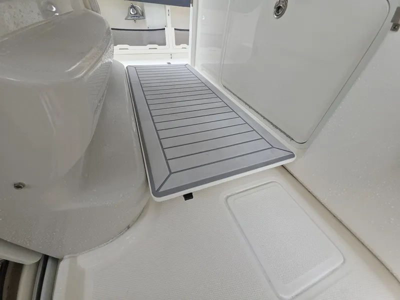 Slide: The Image of 2021 Boston Whaler 420 Outrage BFT-Profile 2021 Boston Whaler 420 Outrage BFT - 7655182