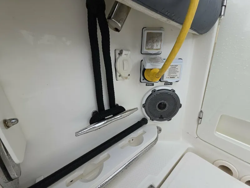 Slide: The Image of 2021 Boston Whaler 420 Outrage BFT-Profile 2021 Boston Whaler 420 Outrage BFT - 7655169