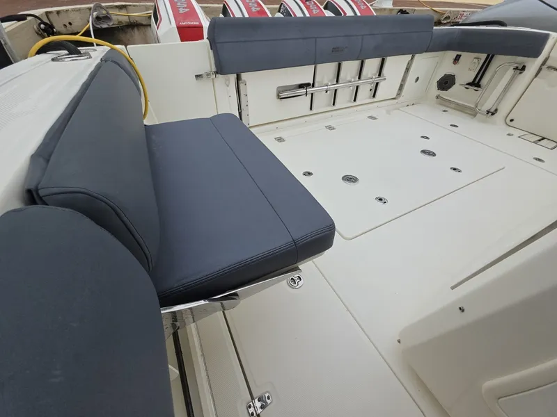 Slide: The Image of 2021 Boston Whaler 420 Outrage BFT-Profile 2021 Boston Whaler 420 Outrage BFT - 7655216