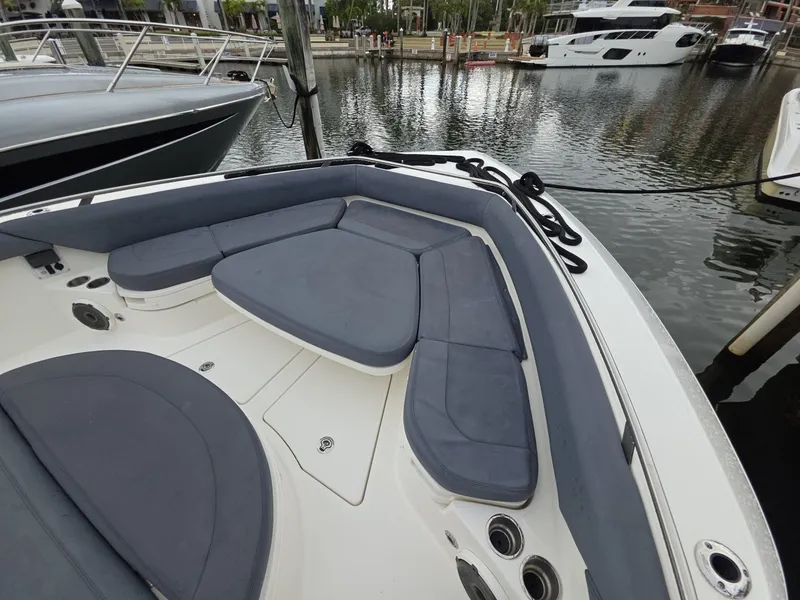 Slide: The Image of 2021 Boston Whaler 420 Outrage BFT-Profile 2021 Boston Whaler 420 Outrage BFT - 7655158