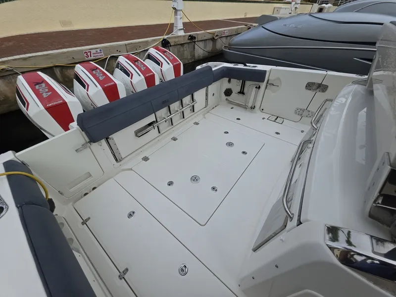 Slide: The Image of 2021 Boston Whaler 420 Outrage BFT-Profile 2021 Boston Whaler 420 Outrage BFT - 7655173