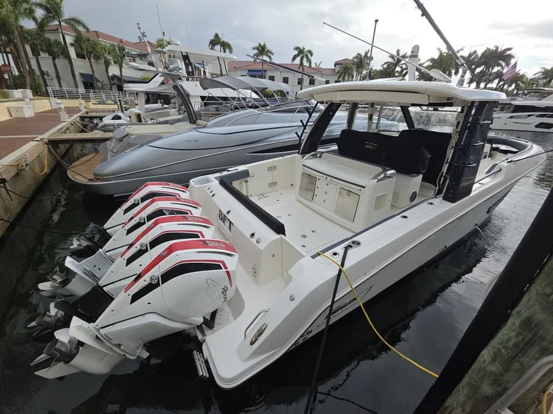 Slide: The Image of 2021 Boston Whaler 420 Outrage BFT-Profile 2021 Boston Whaler 420 Outrage BFT - 7655144