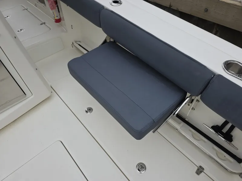 Slide: The Image of 2021 Boston Whaler 420 Outrage BFT-Profile 2021 Boston Whaler 420 Outrage BFT - 6021446