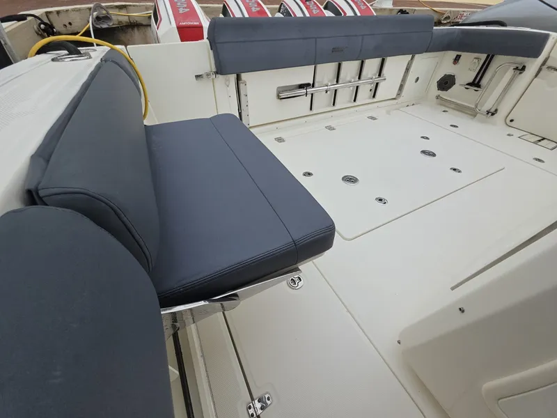 Slide: The Image of 2021 Boston Whaler 420 Outrage BFT-Profile 2021 Boston Whaler 420 Outrage BFT - 6021448