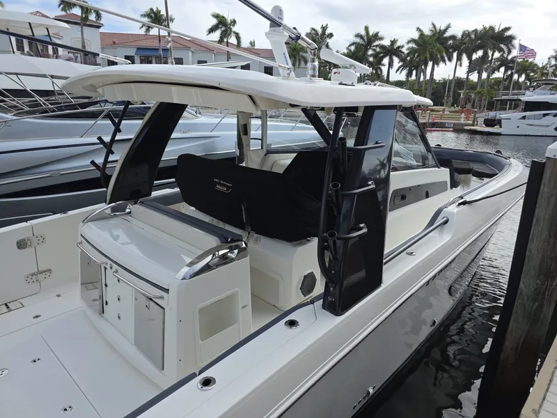 Slide: The Image of 2021 Boston Whaler 420 Outrage BFT-Profile 2021 Boston Whaler 420 Outrage BFT - 6021450