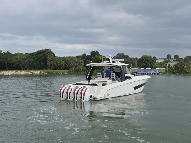Slide: The Image of 2021 Boston Whaler 420 Outrage BFT- Profile 2021 Boston Whaler 420 Outrage BFT - 7655132