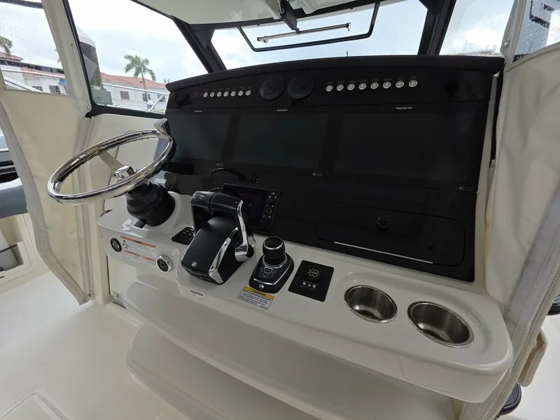 Slide: The Image of 2021 Boston Whaler 420 Outrage BFT-Profile 2021 Boston Whaler 420 Outrage BFT - 7655153