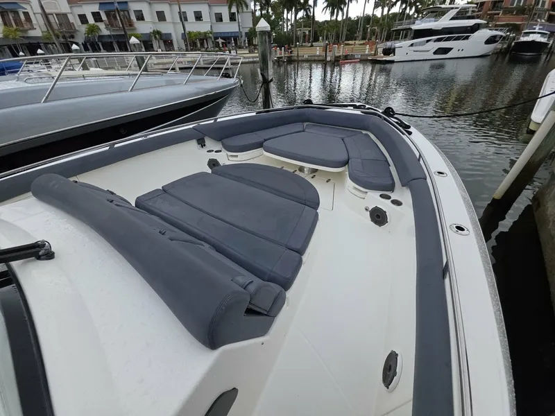 Slide: The Image of 2021 Boston Whaler 420 Outrage BFT-Profile 2021 Boston Whaler 420 Outrage BFT - 7655157