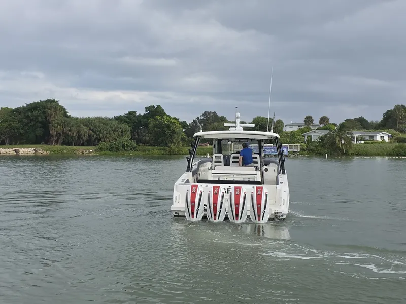 Slide: The Image of 2021 Boston Whaler 420 Outrage BFT- Profile 2021 Boston Whaler 420 Outrage BFT - 7655129