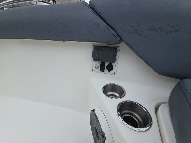 Slide: The Image of 2021 Boston Whaler 420 Outrage BFT-Profile 2021 Boston Whaler 420 Outrage BFT - 7655159