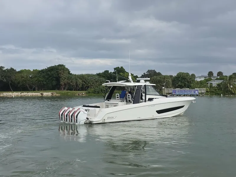Slide: The Image of 2021 Boston Whaler 420 Outrage BFT- Profile 2021 Boston Whaler 420 Outrage BFT - 7655133
