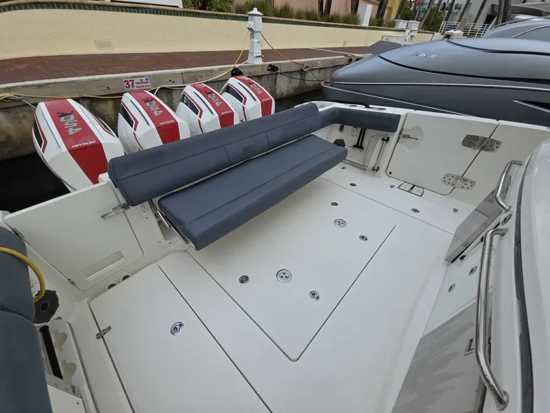 Slide: The Image of 2021 Boston Whaler 420 Outrage BFT-Profile 2021 Boston Whaler 420 Outrage BFT - 7655168