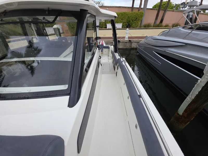 Slide: The Image of 2021 Boston Whaler 420 Outrage BFT-Profile 2021 Boston Whaler 420 Outrage BFT - 7655162