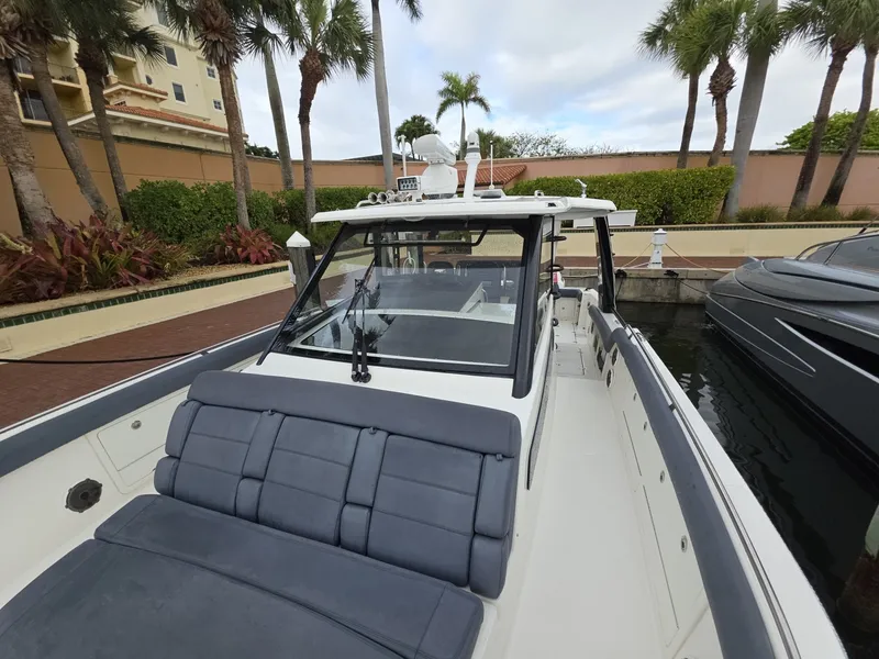 Slide: The Image of 2021 Boston Whaler 420 Outrage BFT-Profile 2021 Boston Whaler 420 Outrage BFT - 7655161