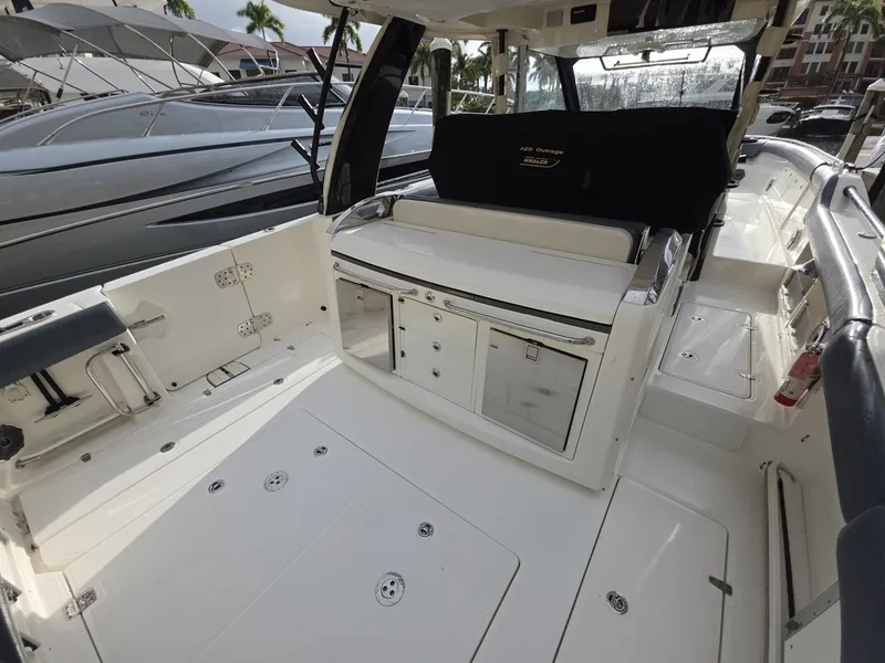 Slide: The Image of 2021 Boston Whaler 420 Outrage BFT-Profile 2021 Boston Whaler 420 Outrage BFT - 7655145