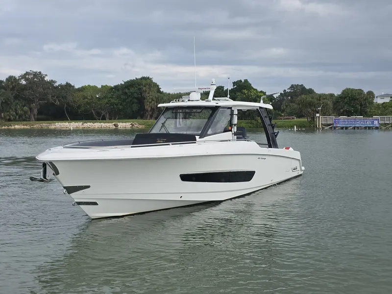Slide: The Image of 2021 Boston Whaler 420 Outrage BFT- Profile 2021 Boston Whaler 420 Outrage BFT - 7655139