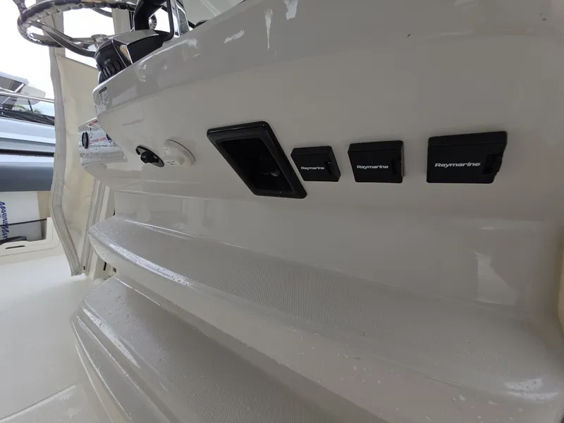 Slide: The Image of 2021 Boston Whaler 420 Outrage BFT-Profile 2021 Boston Whaler 420 Outrage BFT - 7655191