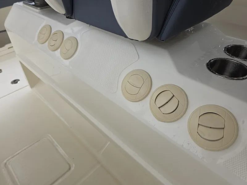Slide: The Image of 2021 Boston Whaler 420 Outrage BFT-Profile 2021 Boston Whaler 420 Outrage BFT - 7655207