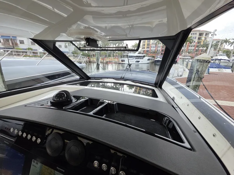 Slide: The Image of 2021 Boston Whaler 420 Outrage BFT-Profile 2021 Boston Whaler 420 Outrage BFT - 7655155