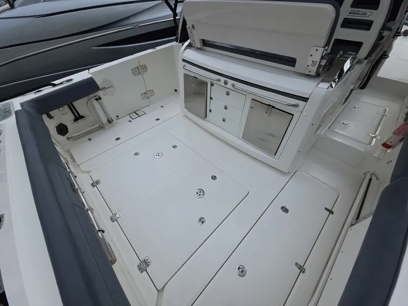Slide: The Image of 2021 Boston Whaler 420 Outrage BFT-Profile 2021 Boston Whaler 420 Outrage BFT - 7655149