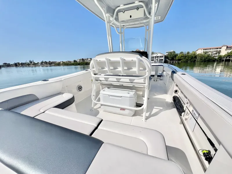 Slide: The Image of Robalo R242 Explorer 2021 - 6013758