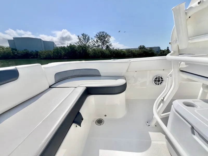 Slide: The Image of Robalo R242 Explorer 2021 - 6013760
