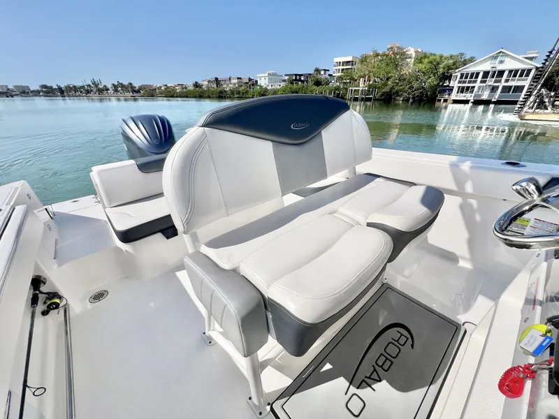 Slide: The Image of Robalo R242 Explorer 2021 - 6013775